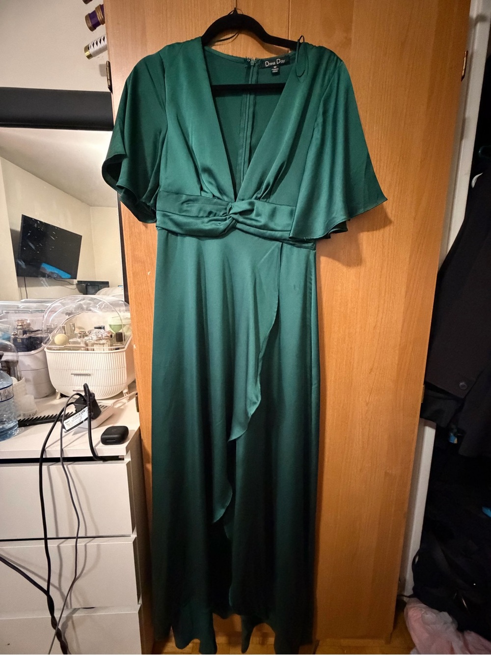 Deep Green V-Neck Maxi Dress with Knot Waist